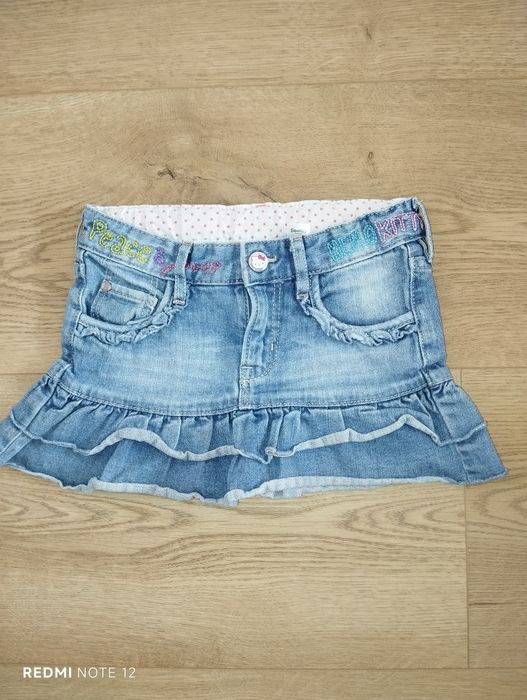 Сукманче + две поли, къси панталонки и два броя блузки подарък 110