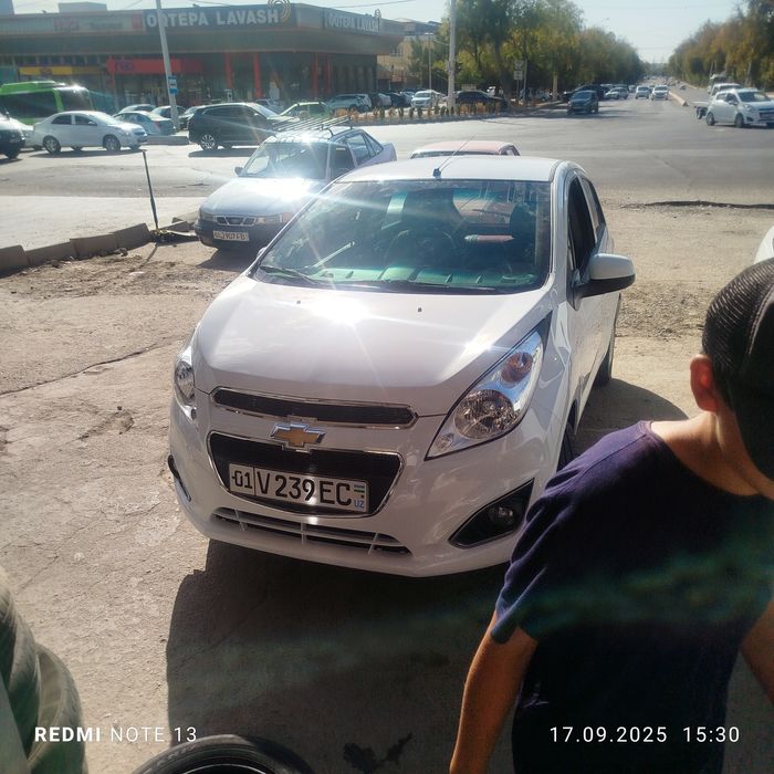 Spark arenda kraska kop tomi va ong tarafino suyagi butun