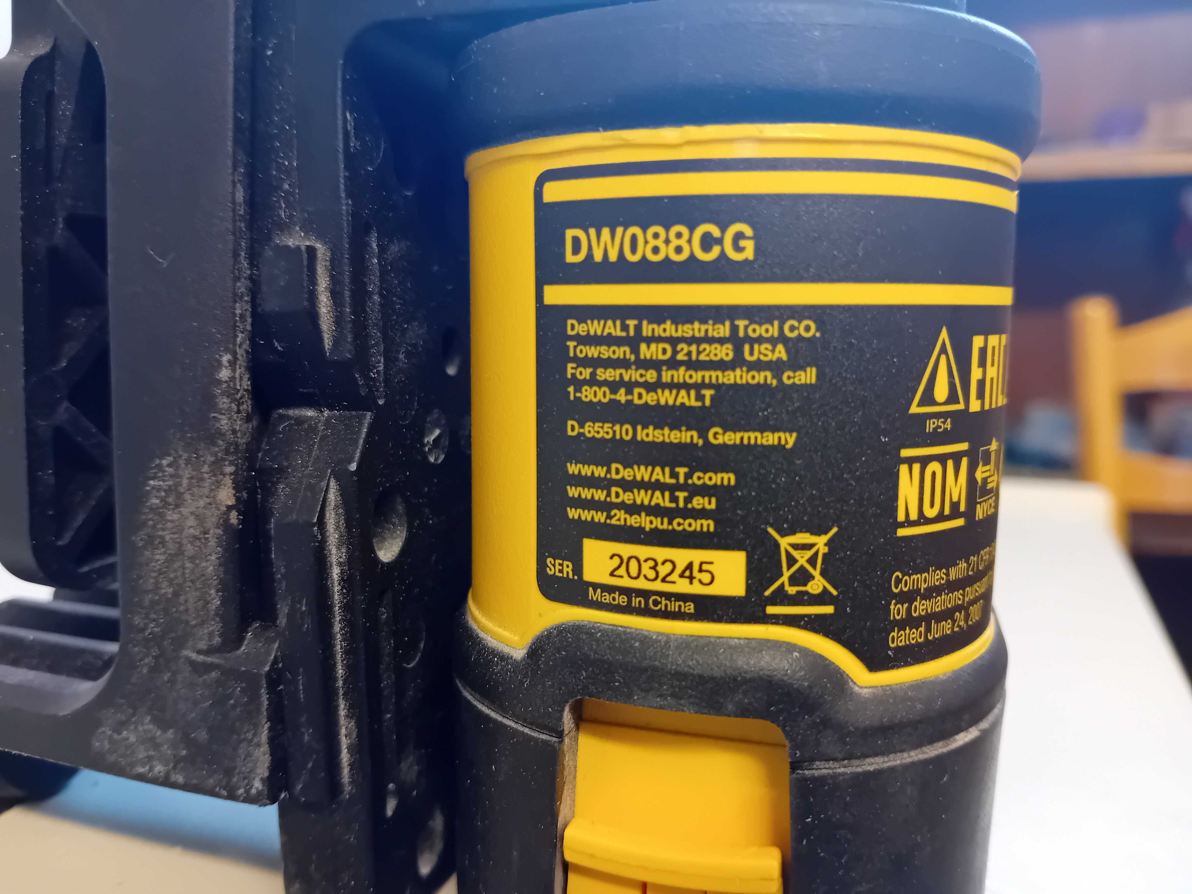 Лазерен нивелир Dewalt DW088CG 20 м.  210лв.