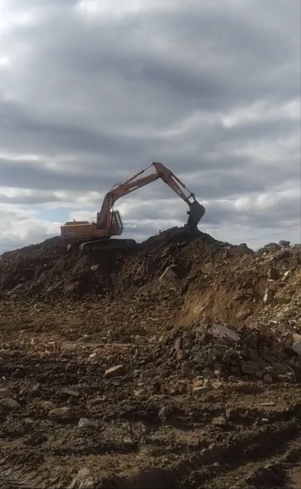 Эксковатор в аренду, услуги гусеничного эксковатора