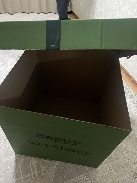 Продам коробку большую 70х70