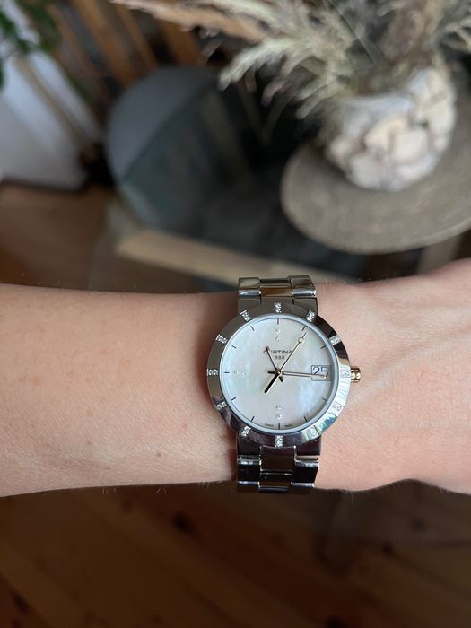 Часовник Certina с диаманти