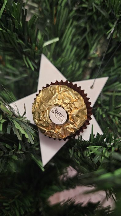 Коледна украса звезда с бонбон