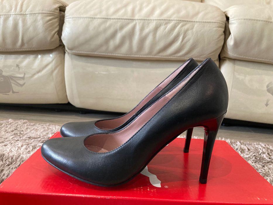 Дамски обувки на ток - цвят черен - размер 35