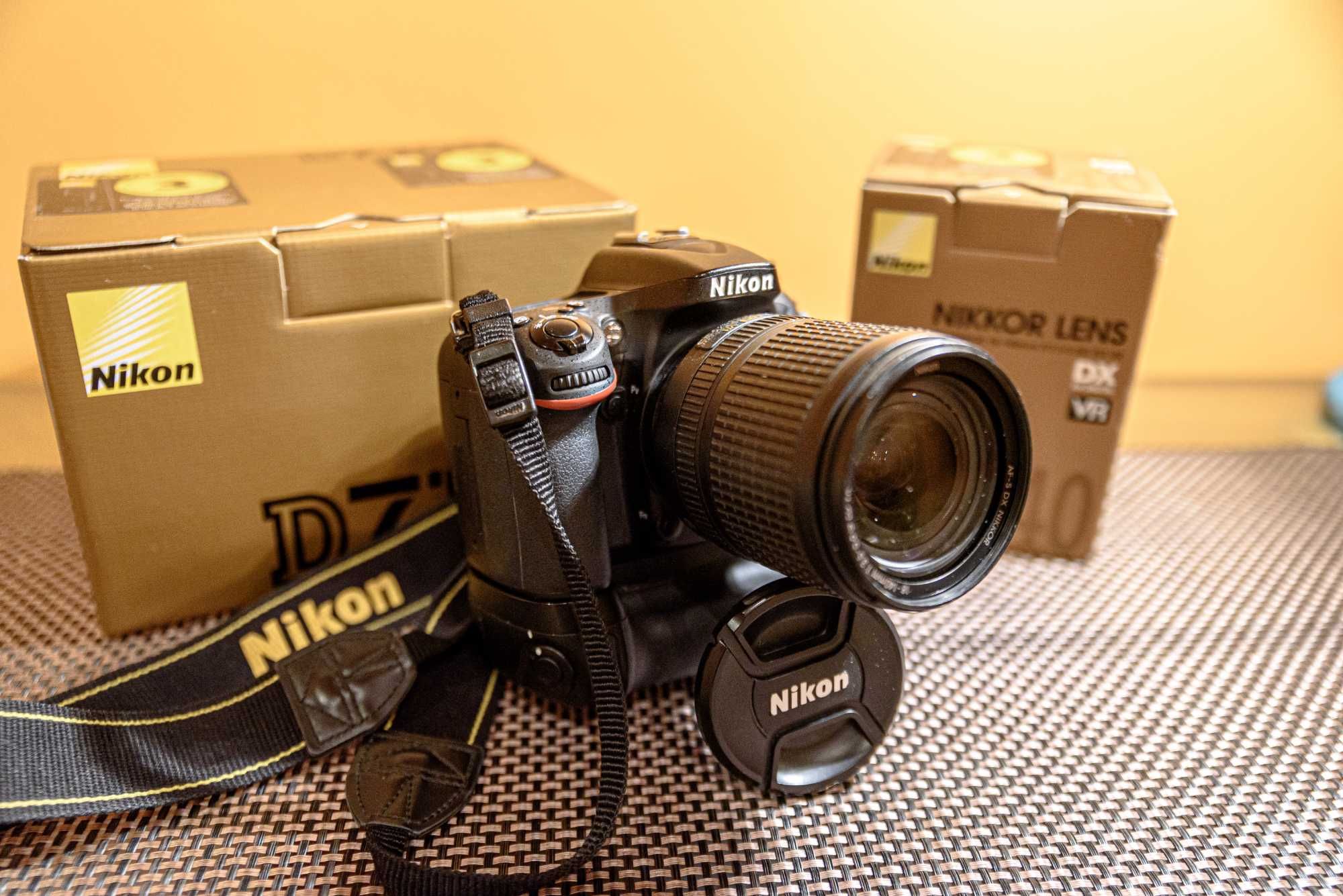 Aparat foto Nikon D7100 + obiectiv Nikkor 18-140mm + Grip