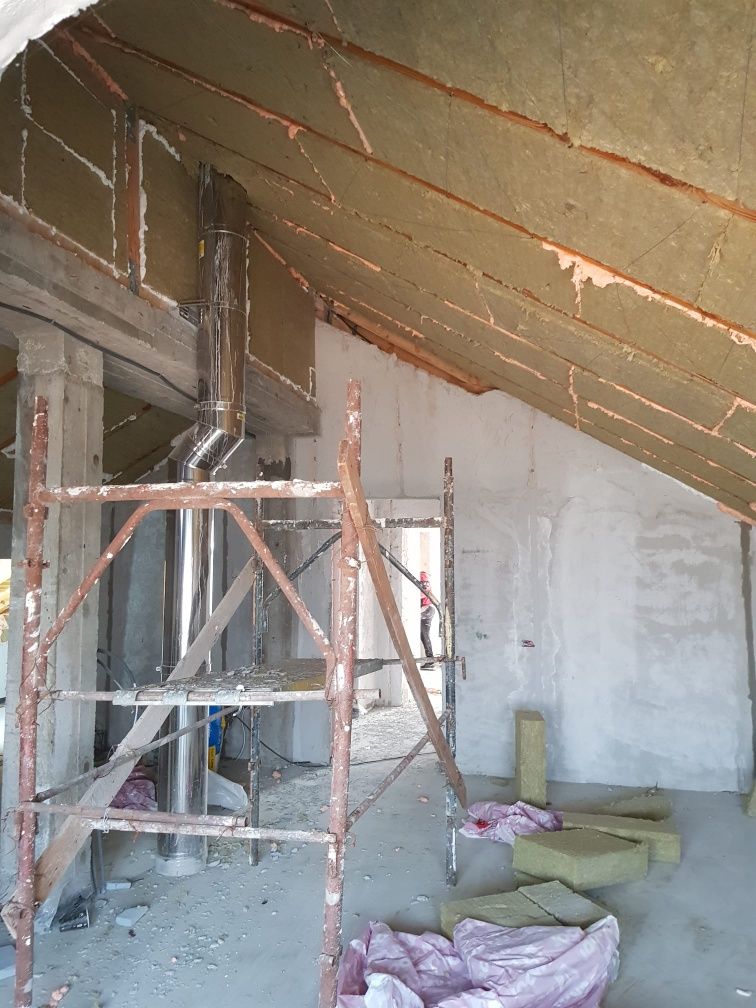 Construim Case la Roșu/Gri/Gata