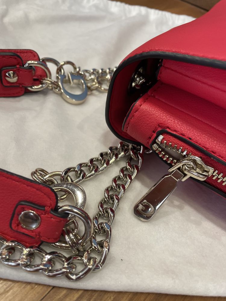 Дамска чанта Guess