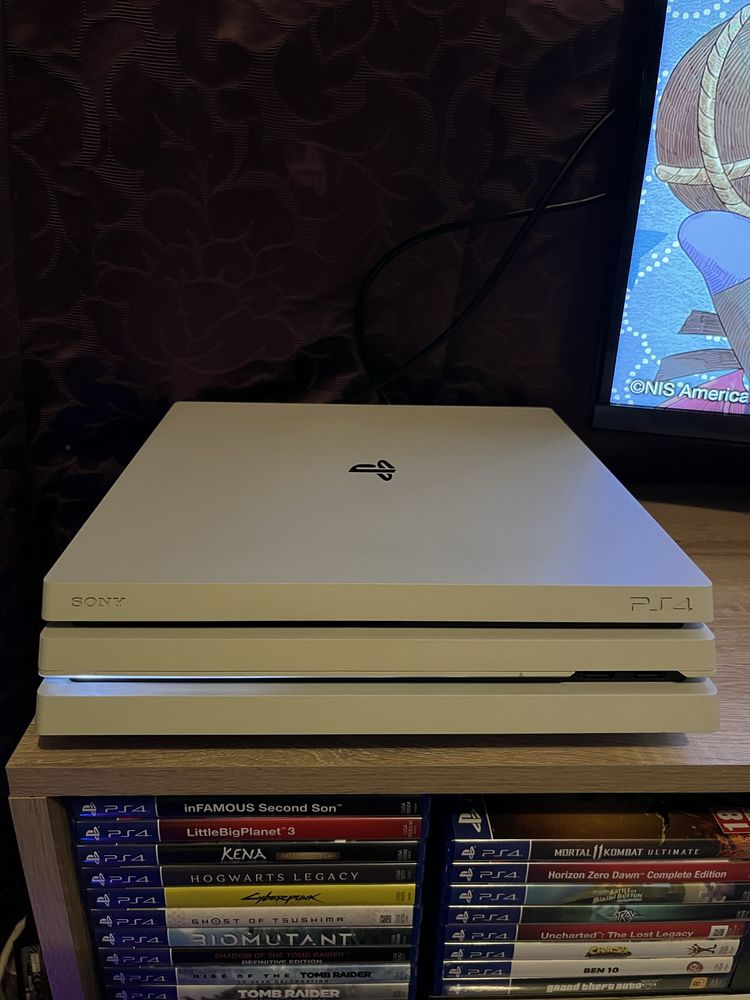 Playstation 4 PRO White с аксесоари / PS4 Pro
