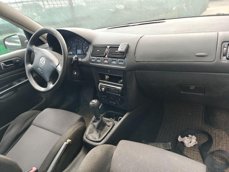 Vindem piese rezultate din dezmembrarea unui Volkswagen Golf 4