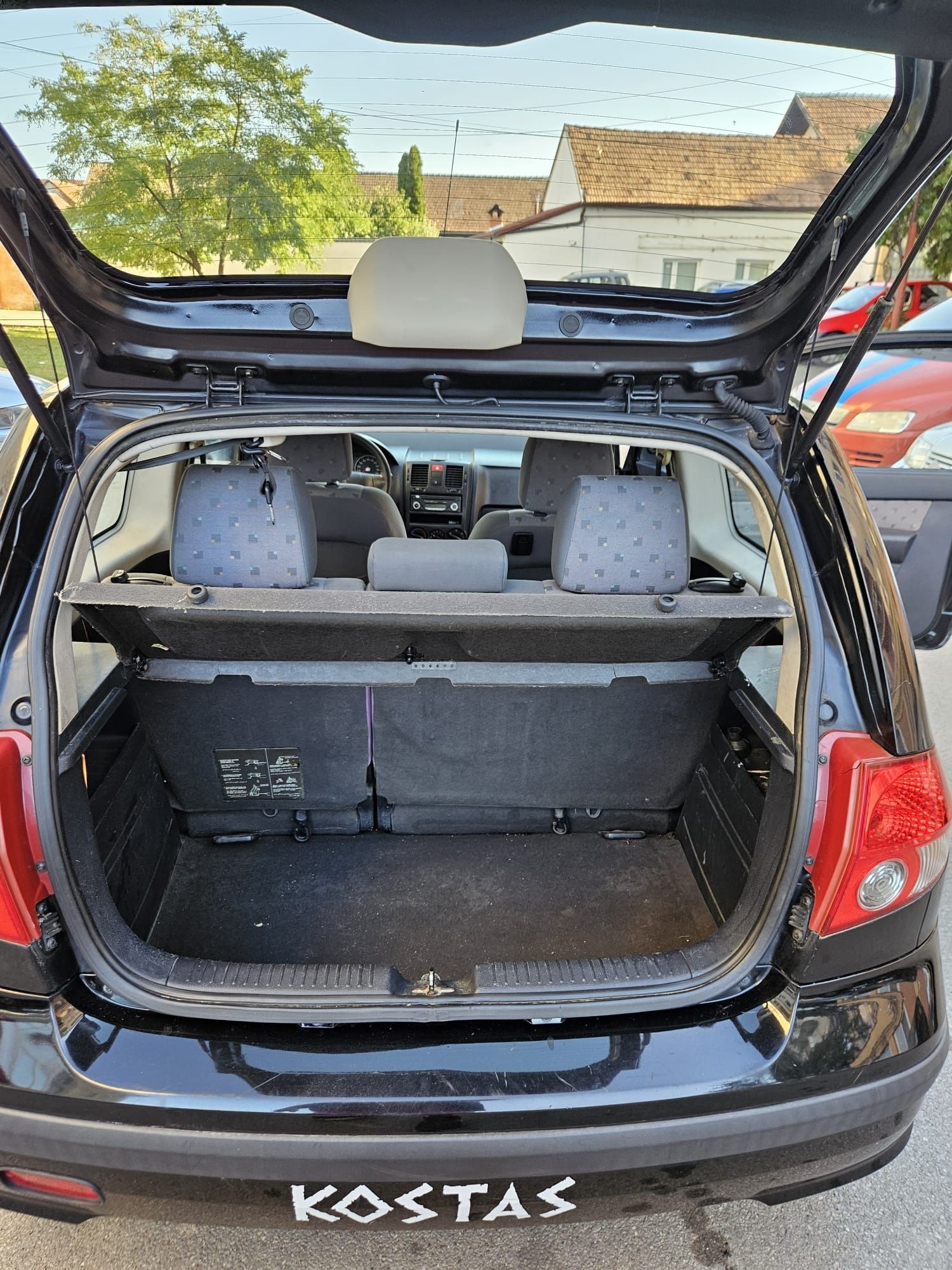 Vind Hyundai genz an 2006 .motor 1100 bez in stare buna