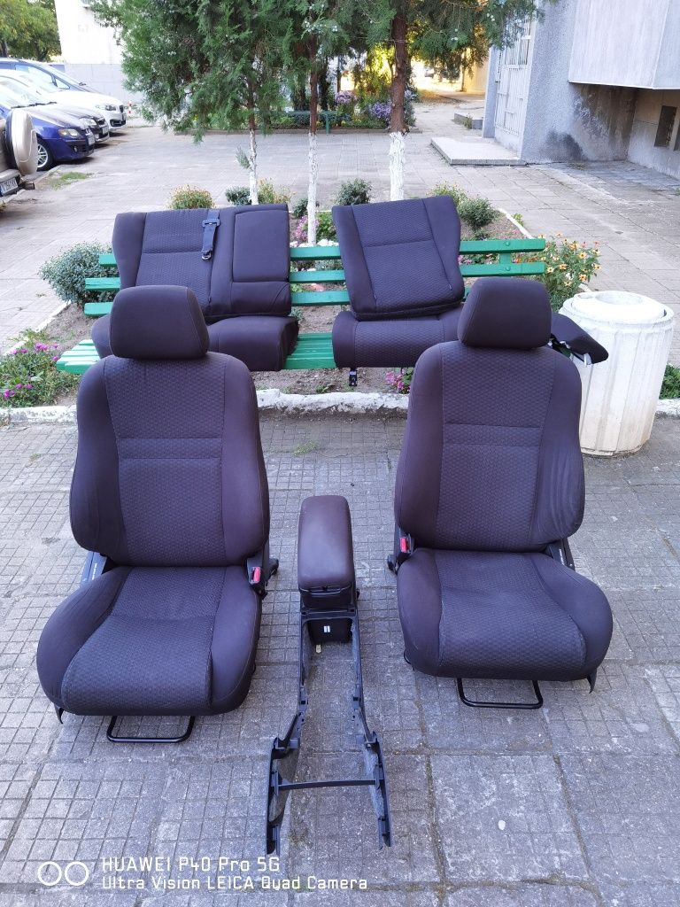 Салон от Toyota Avensis