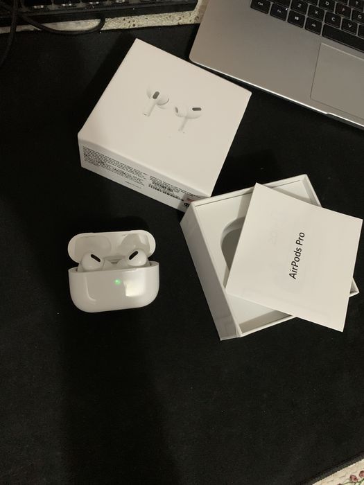 Apple AirPods Pro 1st Generation