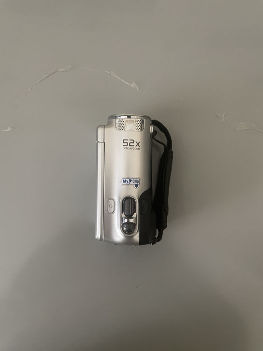 Продам видеокамеру Samsung HMX-F80
