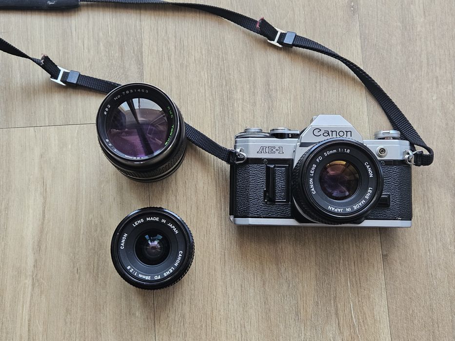 Canon AE-1 + 3 obiective si geanta