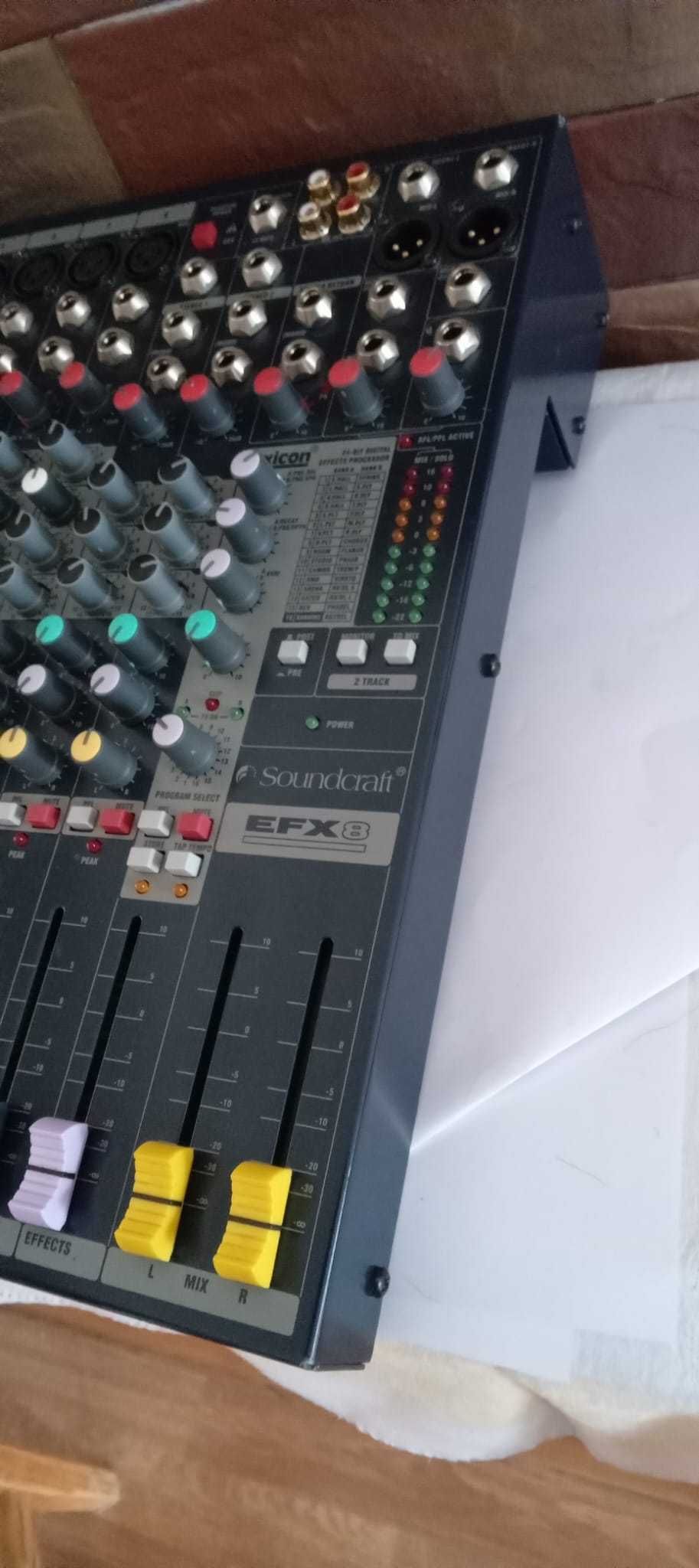 De vanzare Mixer Soundcraft EFX8