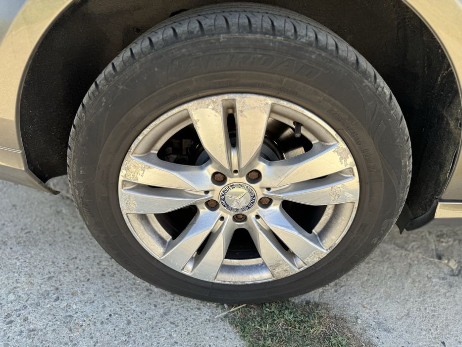 Dezmembrez Mercedes E220 W212