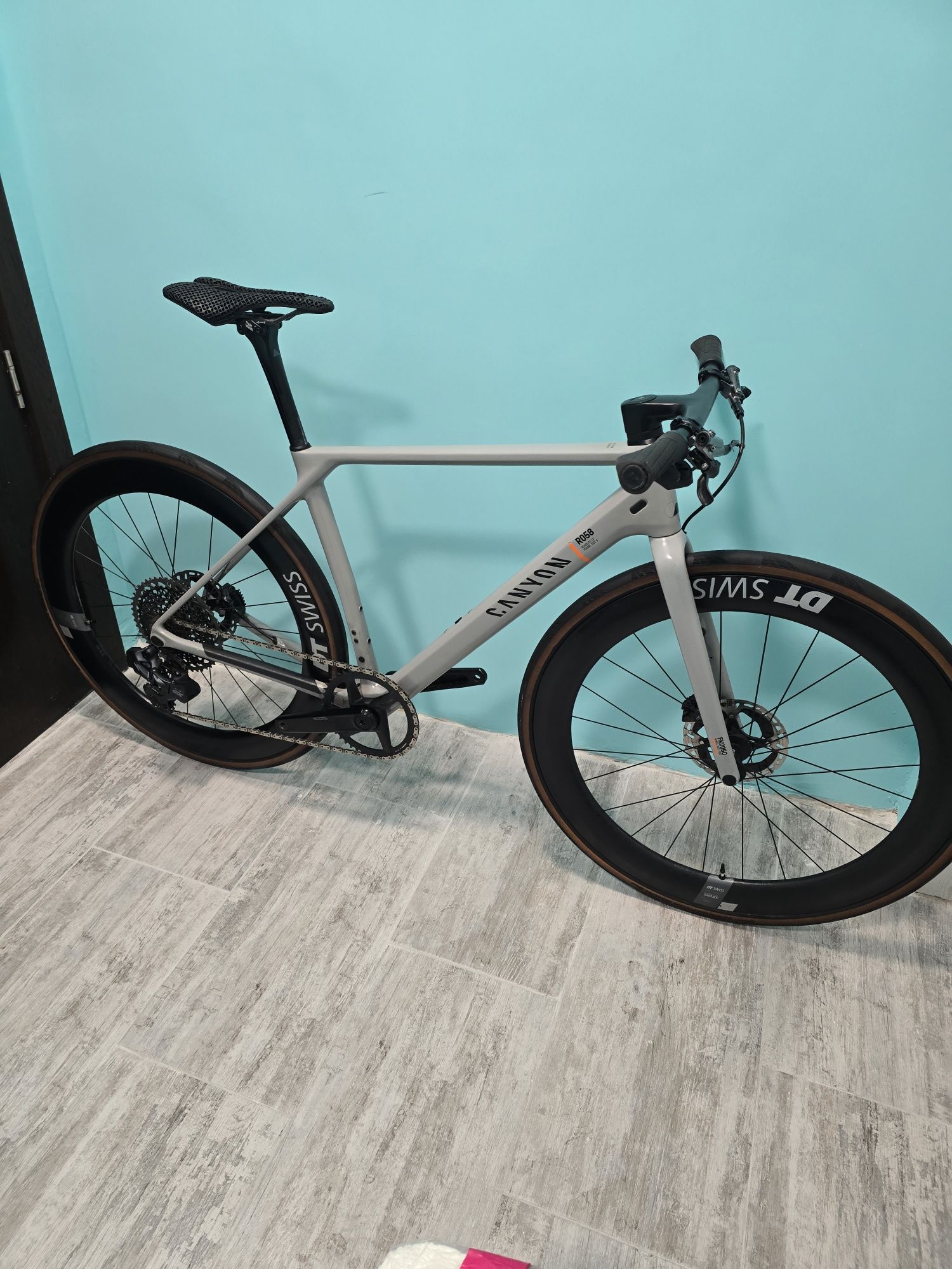 Карбонов шосеен велосипед Canyon roadlite