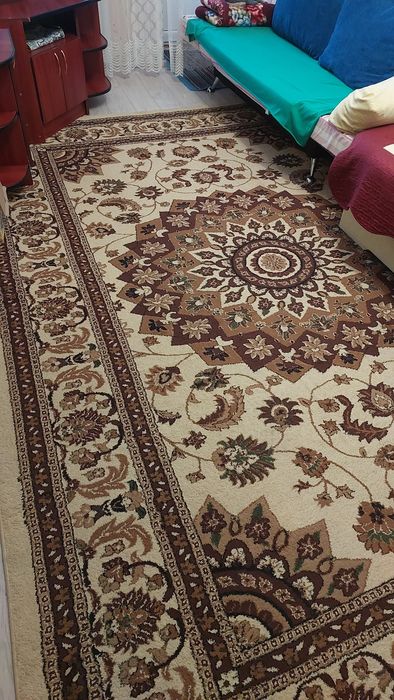 Продаю ковер на пол (б/у).
В хорошем состоянии, без пятен и повреждени