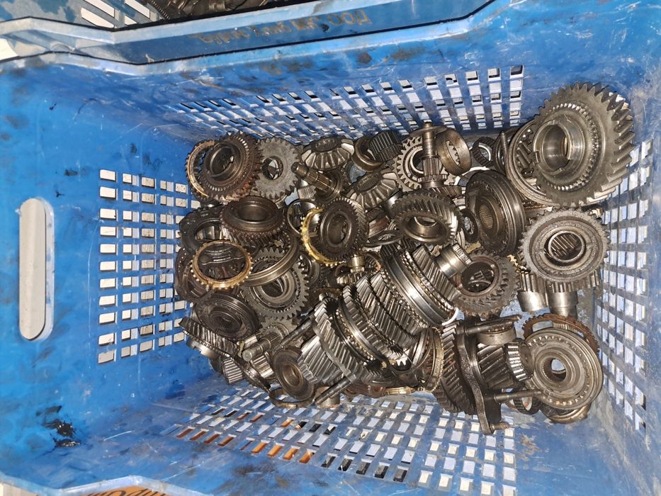 Скоротни кутии  от VW Transporter T5 1.9 T4 2.5 НА ЧАСТИ