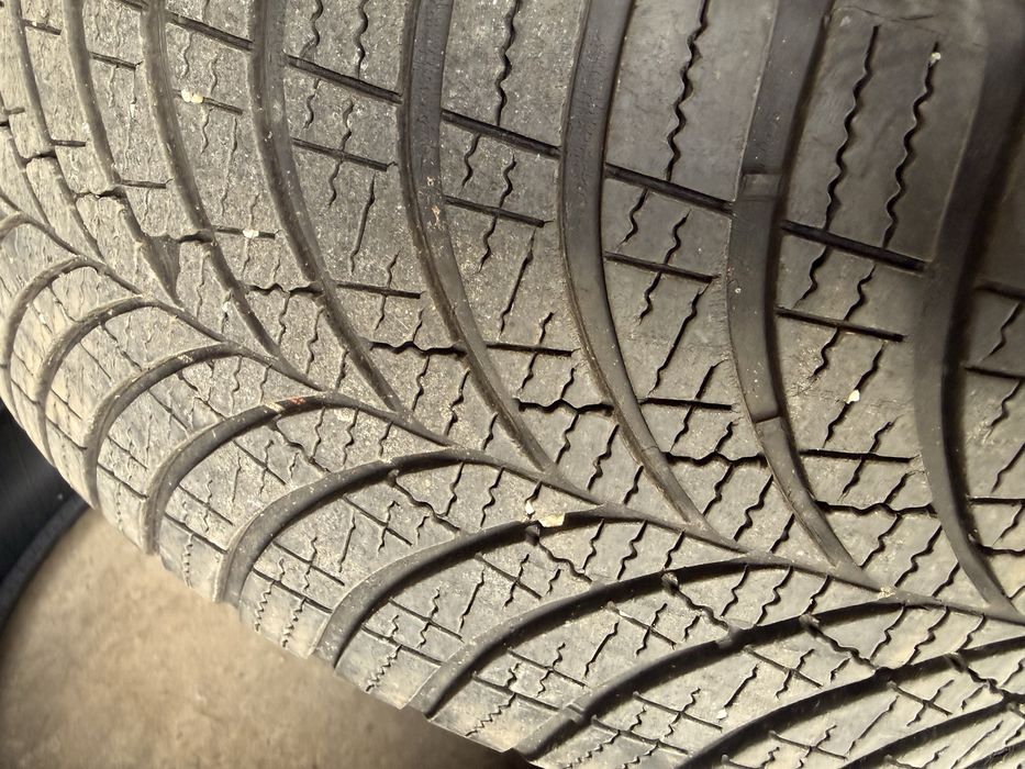 Anvelope GoodYear Vector 4-seasons 215/60/17 M+S