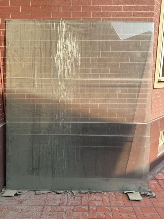 Kalenniy oyna sotiladi 2200x2557 mm Калённое стекло срочно!!!