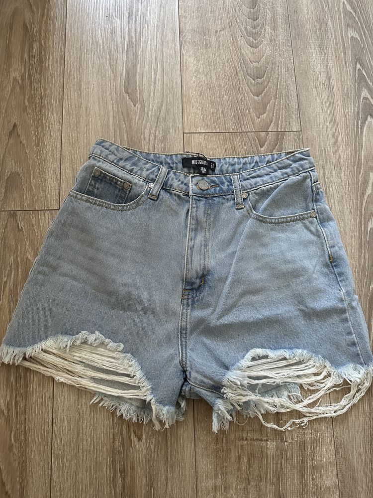 Blugi scurti Missguided