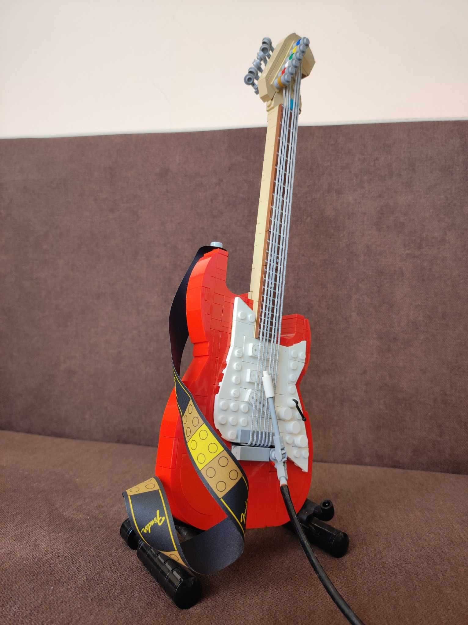 Конструктор LEGO Ideas - Китара Fender Stratocaster