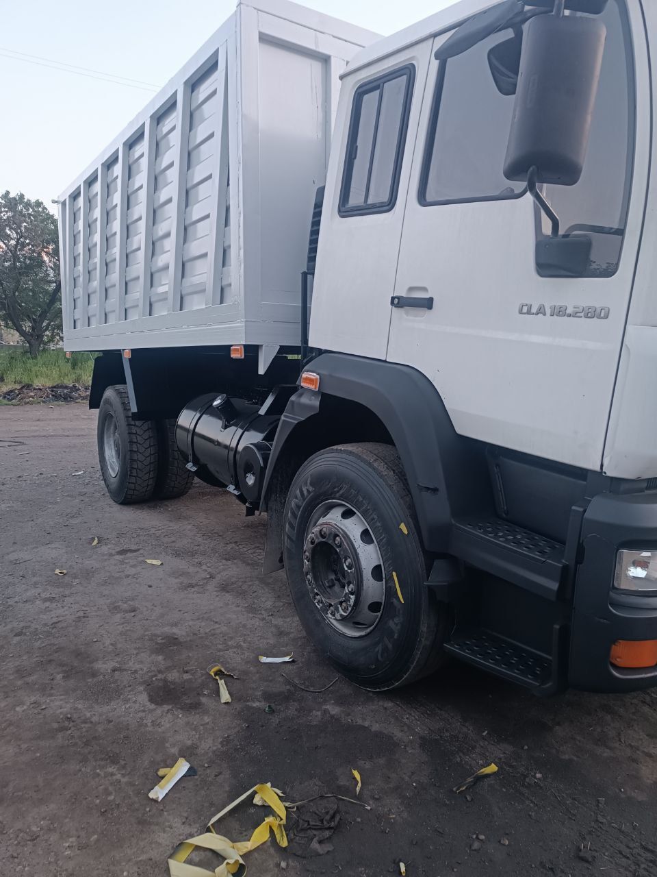 Man cla 280 samosval sotiladi