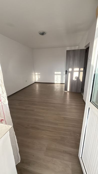 Inchiriez apartament