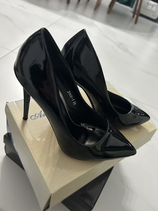 Pantofi stiletto nr 37/38