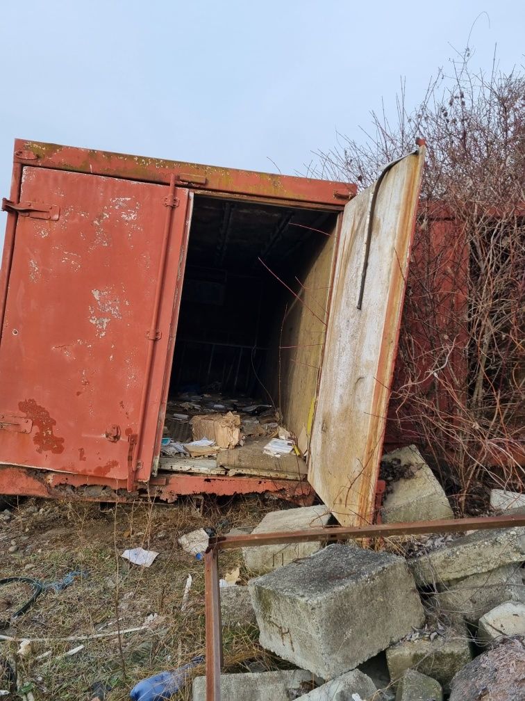 Container frig frigorific 
Exterior 5500 x 2450
Interior 5000 x 2050