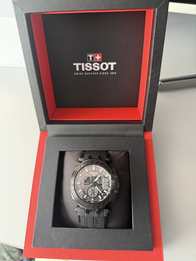 Часовник Tissot t-race