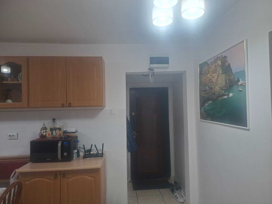 Apartament 3 camere decomadate, zona de jos
