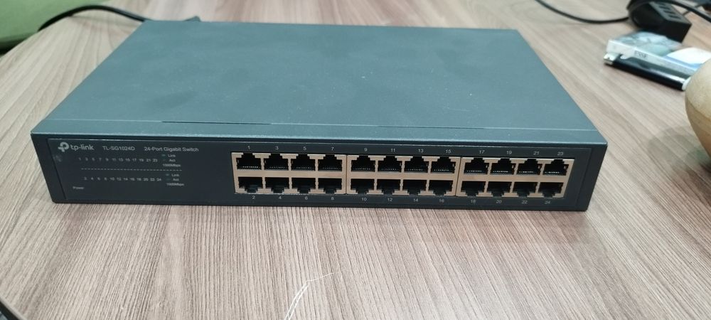 Коммутатор TP-LINK TL-SG1024D V6 черный
