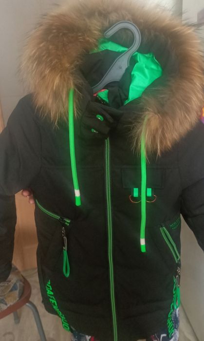 Продам зимнюю куртку детскую