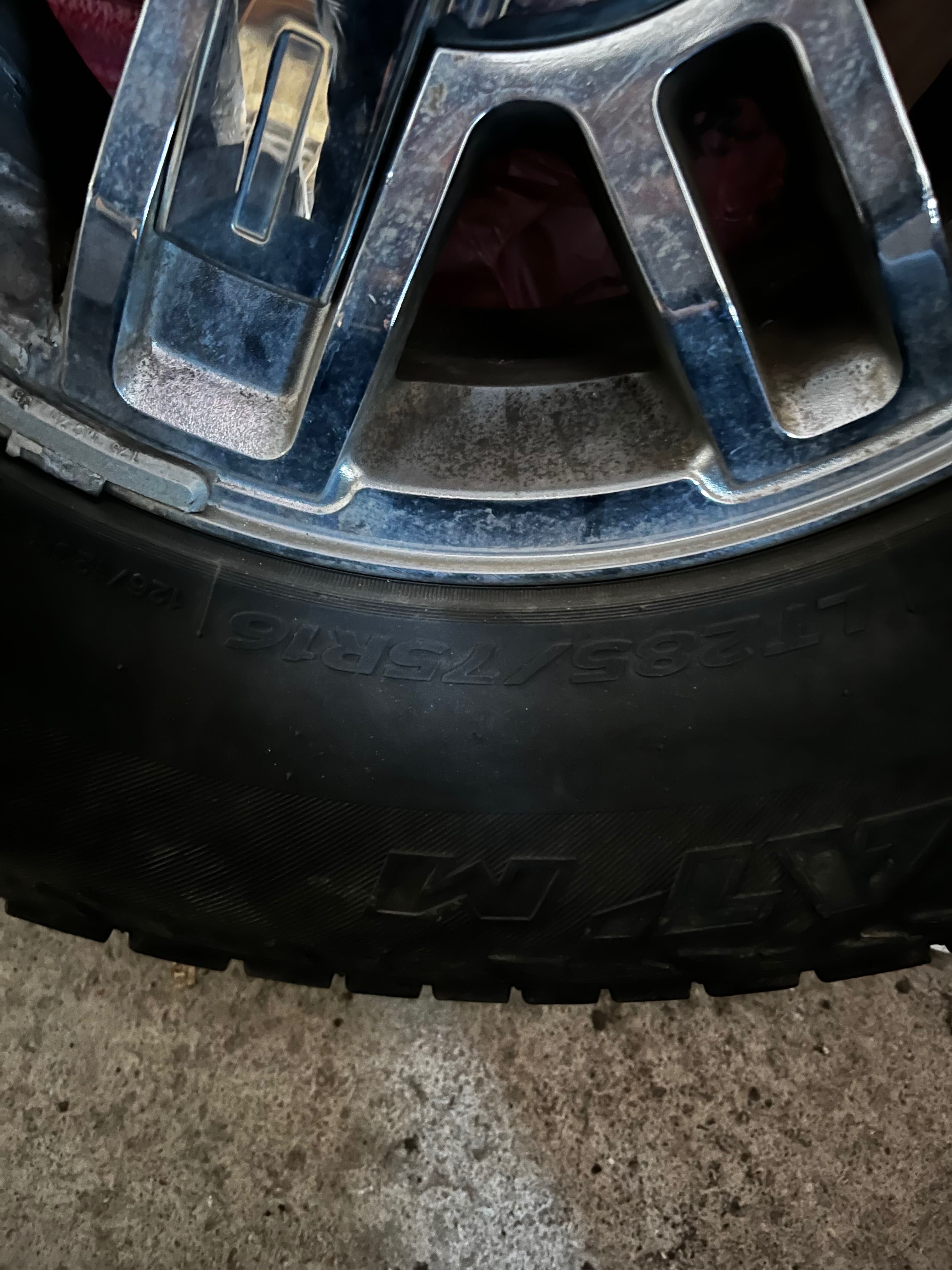 Гуми за джип 285 75 16 Hankook AT