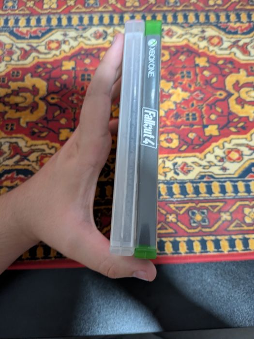 Vand doua jocuri unul de PS3 si unul de Xbox one URGENT!!