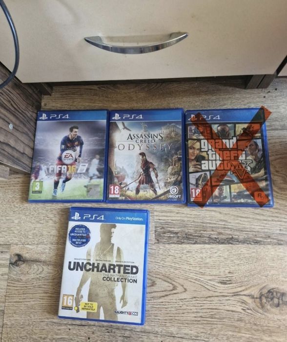 Sony PS 4, 500GB + джойстик + игри