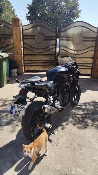Vând hyosung gt r125