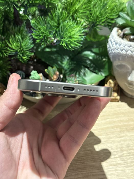 Iphone 16 pro de piese cu bypass