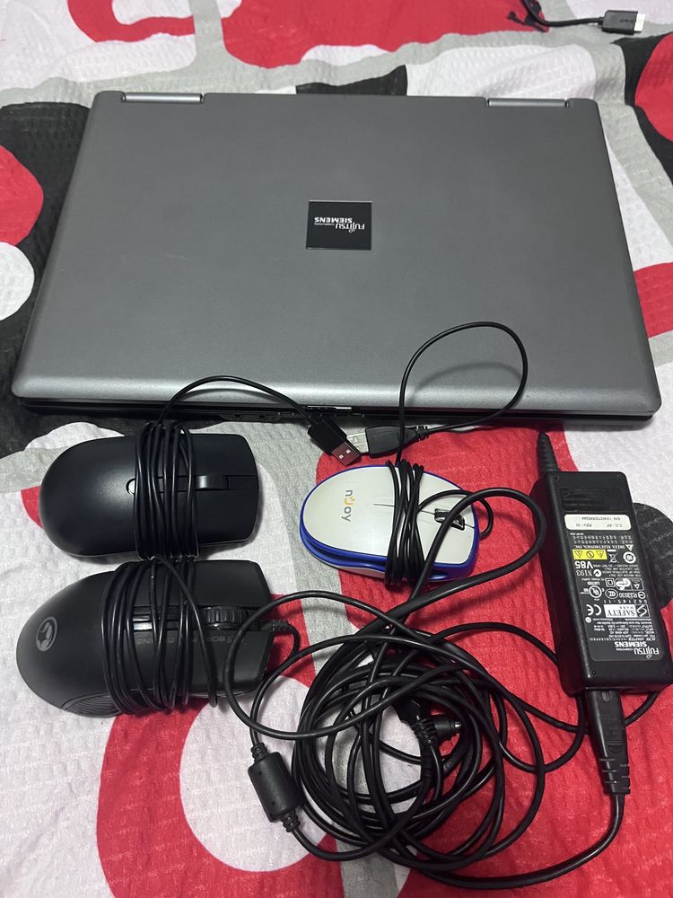 Laptop Fujitsu Sistem functional , +3 mouse uri si cooler hamma gratis