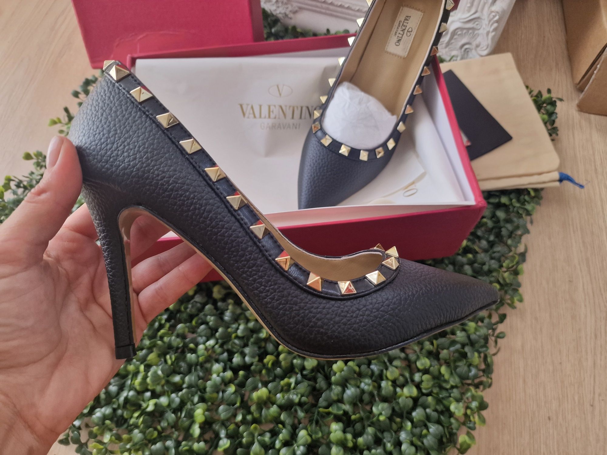 Dior, Loro Piana, Valentino, Rene Caovilla