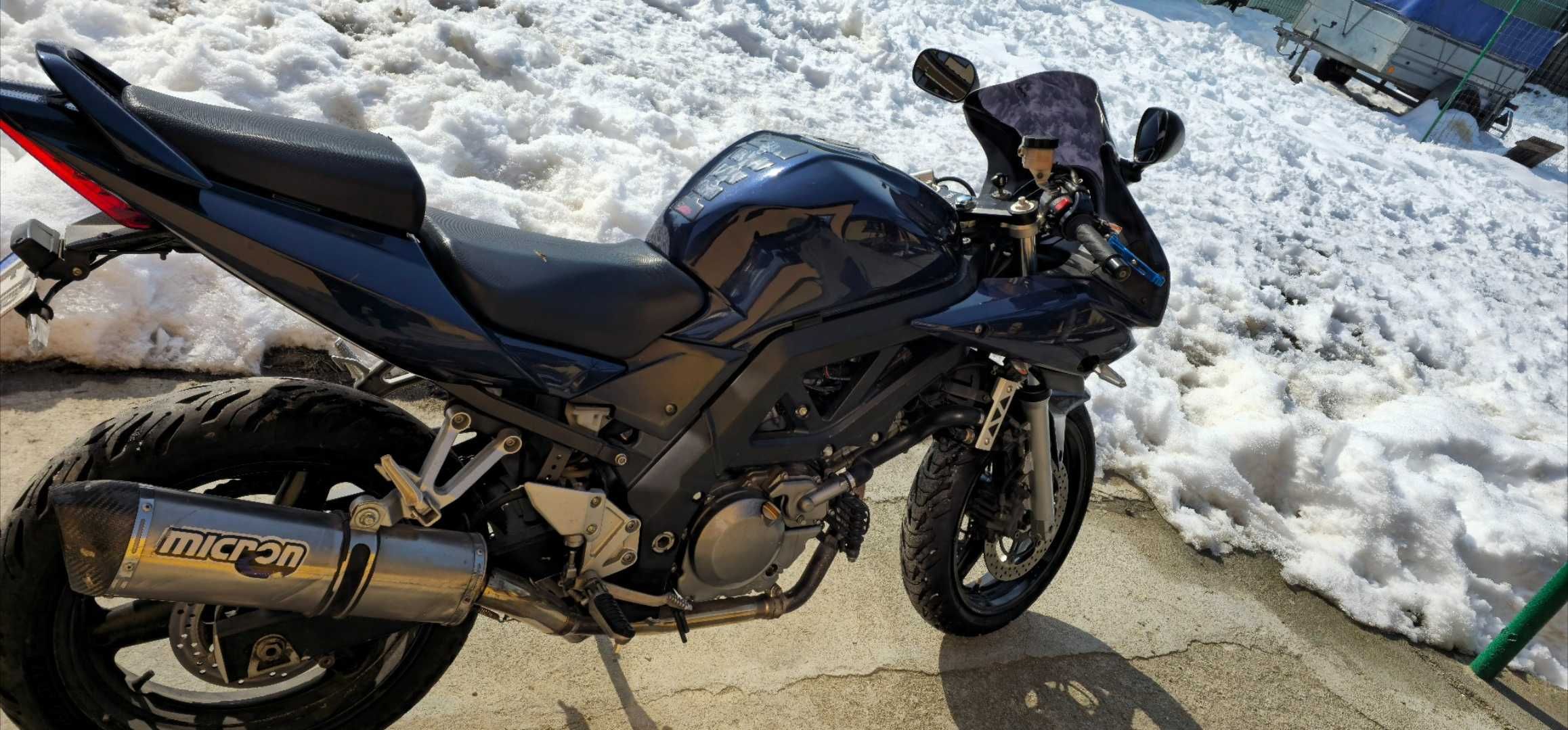 Motocicleta Suzuki sv650s
