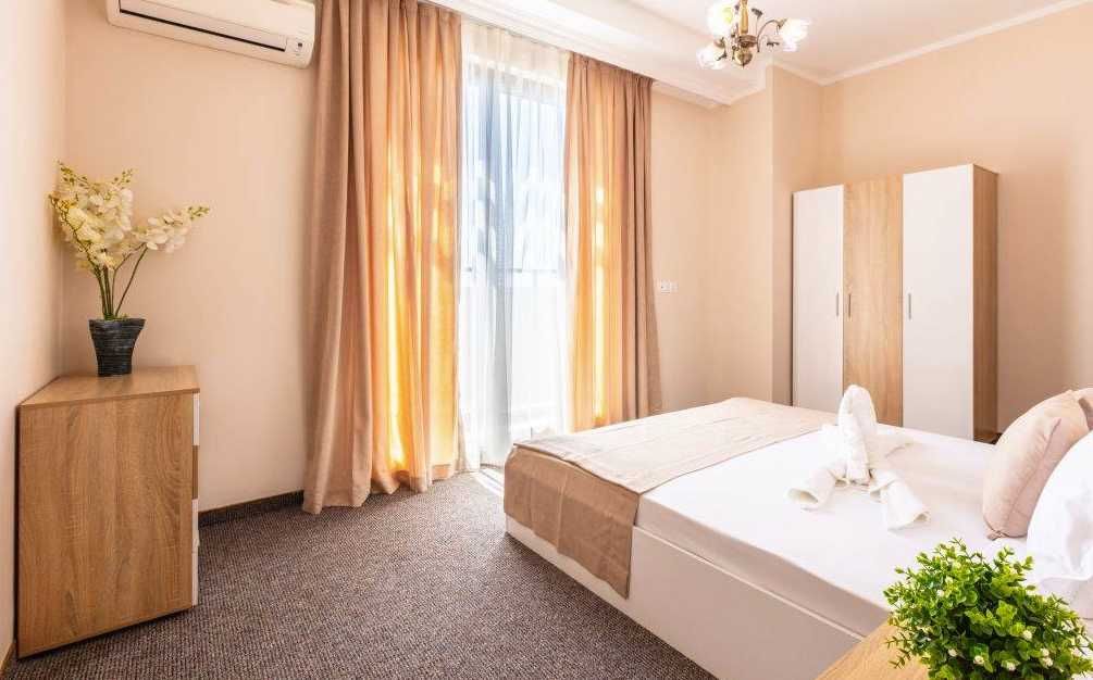 Дава се под наем Тристаен апартамент в Бургас, Зорница - 122 кв.м за 5610 € - Снимка #7