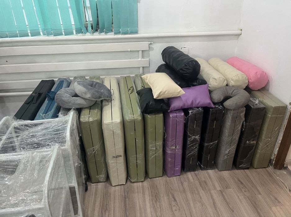 Кушетка для салонов красоты, наращивания, массаж тела