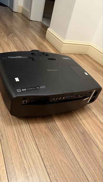 Proiector Epson pentru home cinema 3D Full HD
