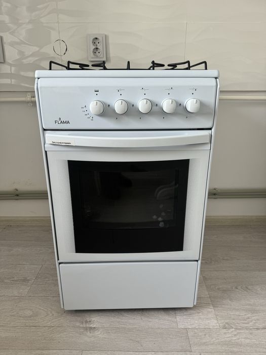 Продаю газ плиту новая