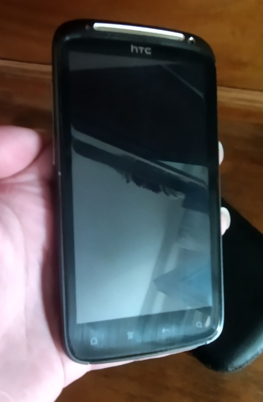 Телефон и калъф за HTC