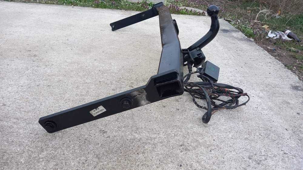 Продавам теглич за голф5-плюс 2008със сваляема кука с болтове