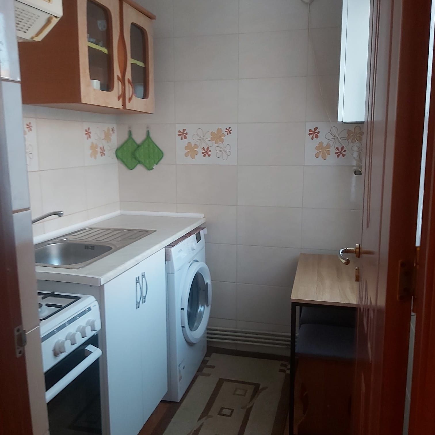 Inchiriez ap. 2 camere, centrala, et. 2, Trivale